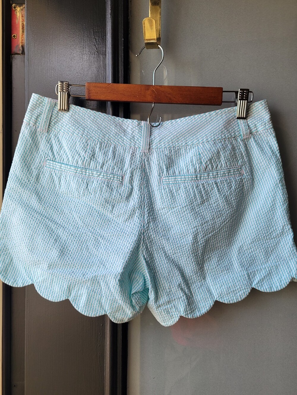 Lilly Pulitzer Buttercup Seersucker Women's Shorts Size 4 Scalloped Hem - Picture 3 of 13